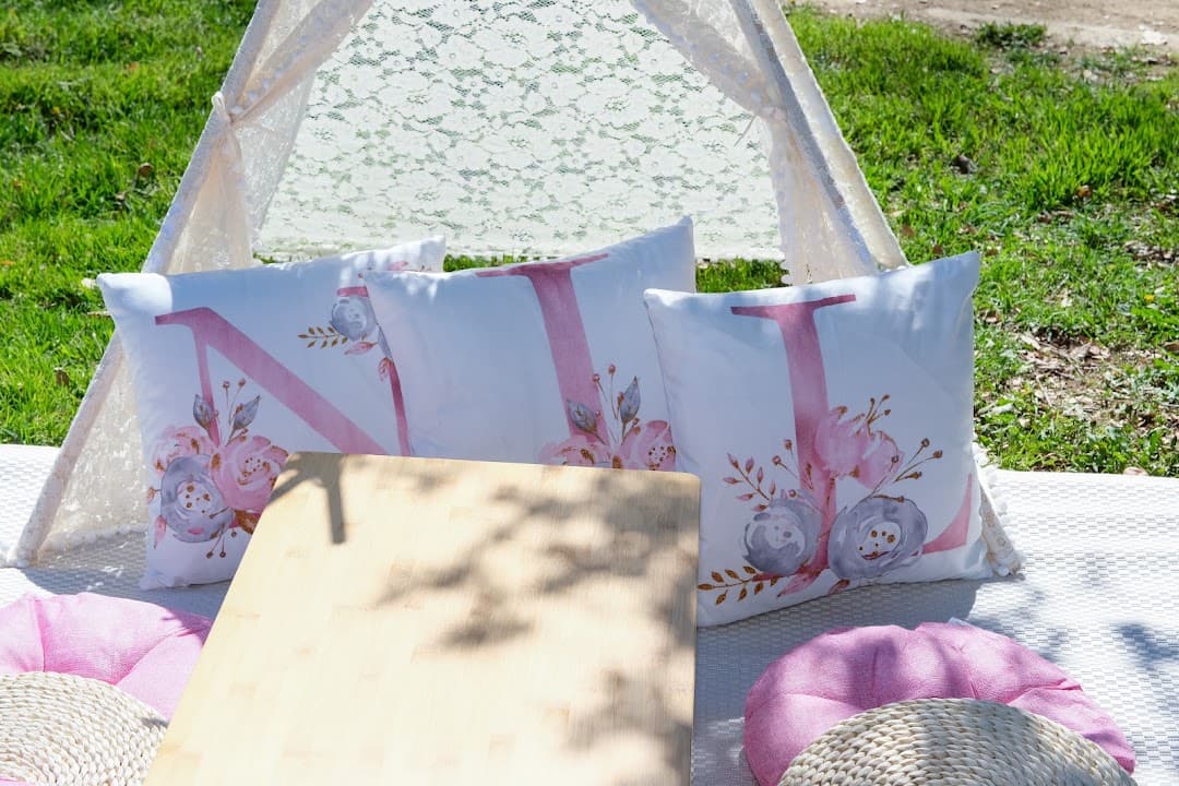 Personalized outdoor birthday picnic décor by Just Party Co.